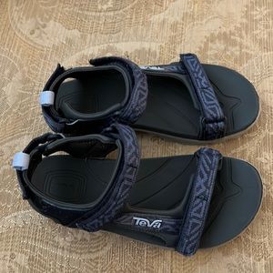 Boys sandals